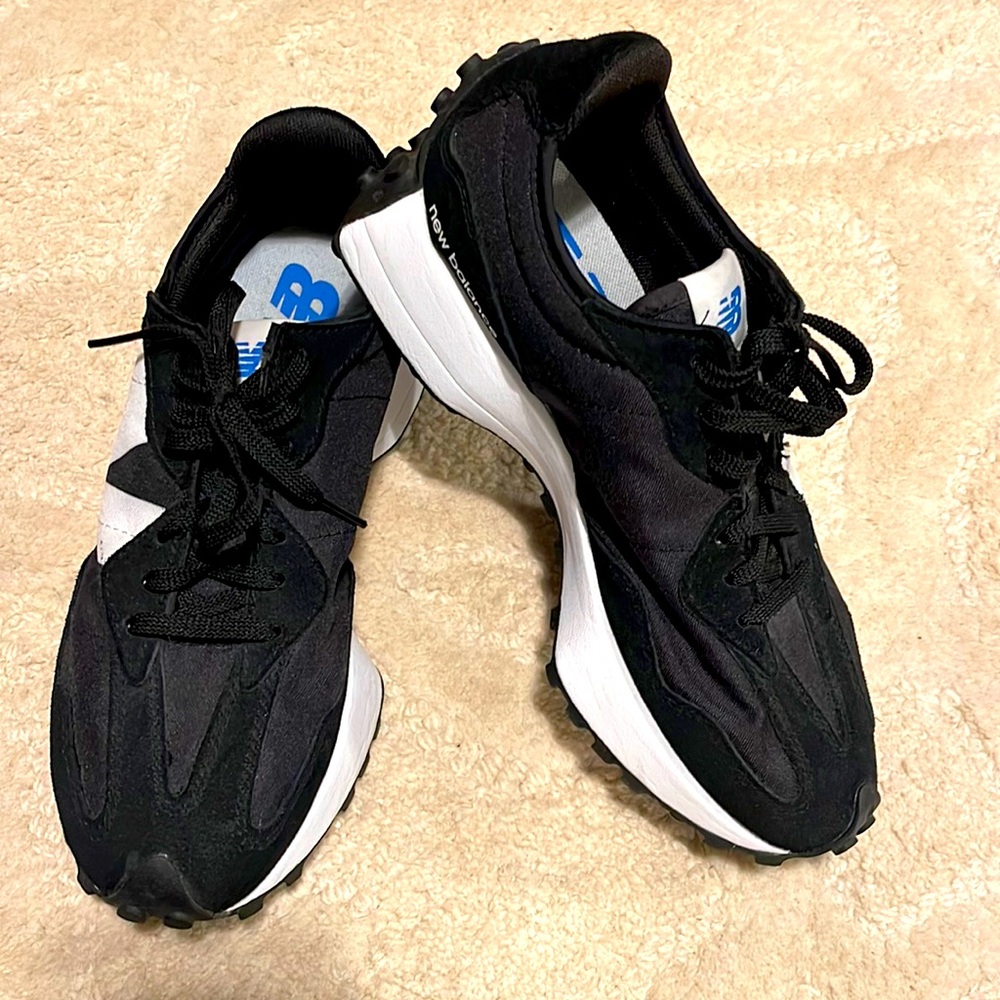 New Balance 327 black size 8.5